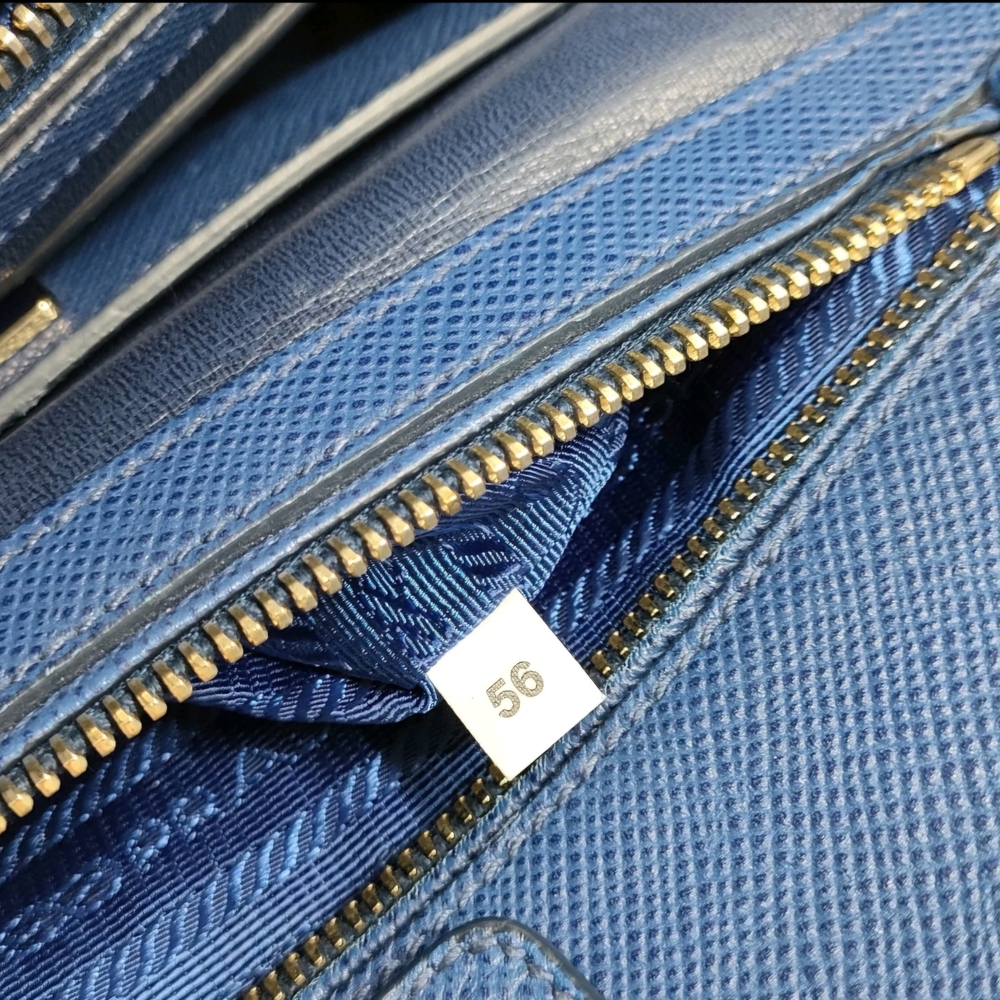 Sold Prada Blue Sappiano Leather Women's Bag Authentic In Excellent Condition - Picture 11 of 11